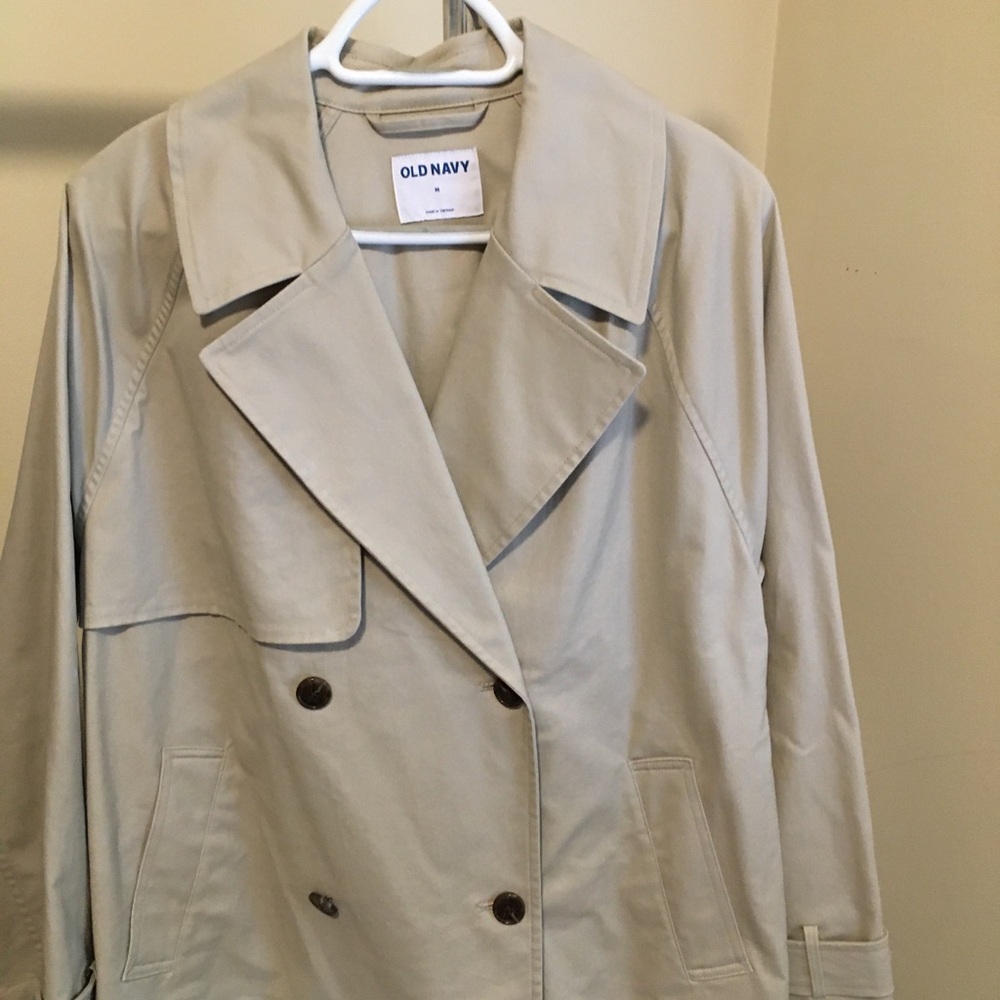 Old Navy woman’s oversized short trench coat.